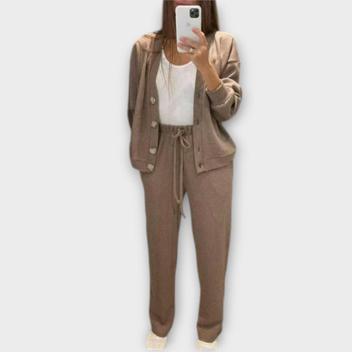 Chantal – Ensemble Cardigan &amp; Pantalon